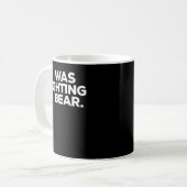 Funny verletzen Get Well Gift - Ich kämpfe gegen e Kaffeetasse (Vorderseite Links)