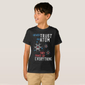 Funny vertraue nie einem Atom Science Physical Stu T-Shirt (Vorne ganz)