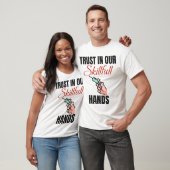 Funny Vertrauen in unsere geschickten Hände Phlebo T-Shirt (Unisex)