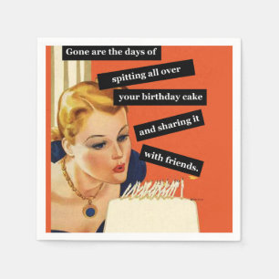 Funny Vintag Birthday Girl bläst Kerzen aus Serviette