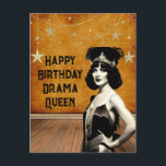 Funny Vintag Drama Königin Birthday Postkarte<br><div class="desc">Unser individuell anpassbarer Text "Happy Birthday Drama Queen" fügt der Postkarte eine persönliche Touch hinzu und macht sie zu einem perfekten Sake für die Drama Königinnen in Ihrem Leben. Ob im Rampenlicht oder einfach nur in der Liebe,  diese Postkarte bringt Lächeln und Freude an ihrem besonderen Tag.</div>