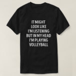 Funny Volleyball Player Puff T-Shirt<br><div class="desc">Es mag so aussehen,  als ob ich zuhöre,  aber in meinem Kopf spiele ich Volleyball. Dieser lustige Volleyball-Player Pun ist das beste Geschenk für Volleyball-Liebhaber zu Weihnachten,  oder Geburtstag.</div>