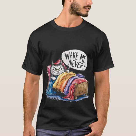 Funny "Wake Me Never" Grumpy Sleeping Cat 🛌🐈‍⬛ T-Shirt (Vorderseite)