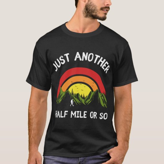 Funny Wandern nur eine halbe Meile oder so T-Shirt (Vorderseite)