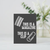 Funny Weapon Spaß Rifle Pun Magazine Clip Postkarte (Stehend Vorderseite)