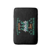 Funny Weather Watcher Gnomies St. Patrick's Day Badematte (Vorderseite Vertikal)