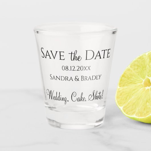 Funny Wedding Save the Date Schwarz-weiß Typografy Schnapsglas (Vorderseite)