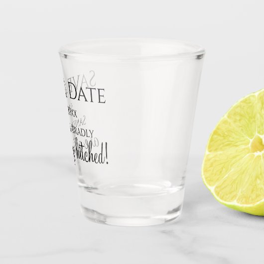 Funny Wedding Save the Date wird getroffen Schnapsglas (Rechts)