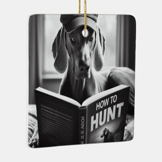 Funny Weimaraner liest ein Buch über die Jagd Keramikornament (Rechts)