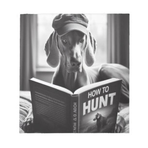 Funny Weimaraner liest ein Buch über die Jagd Notizblock