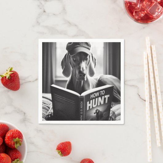 Funny Weimaraner liest ein Buch über die Jagd Serviette (Beispiel)