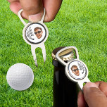 Funny, wenn verpasst zurück ins Gesicht Foto Golf Pitchgabel<br><div class="desc">Personalisierte Herren Golf Multipurpose Divot Tool mit dem Zitat "Wenn verloren,  bitte zurück" und ein Bild. Der Hintergrund muss eine transparente PNG-Datei sein,  um ein Gesicht ausblenden zu können. Sie können jede kostenlose mobile App herunterladen oder ein Programm wie Canva oder Fotoshop benutzen,  um das Cut-Out zu machen.</div>