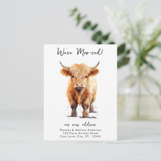 Funny Weve moo-ved New Address Highland Cow Moving Ankündigungspostkarte (Stehend Vorderseite)