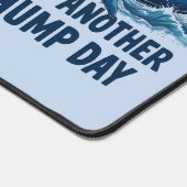 Funny Whale Pun "Oh Whale" Hump Day Design Schreibtischunterlage (Ecke)