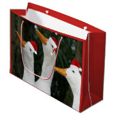 Funny White Duds in Red Santa Caps Urlaub Große Geschenktüte (Vorderseite Schrägansicht)