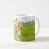 Funny Wild Konik Pferde Foals Playing Together Kaffeetasse (VorderseiteRechts)