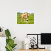 Funny Wild Konik Pferde Foals Playing Together Poster (Heimbüro)