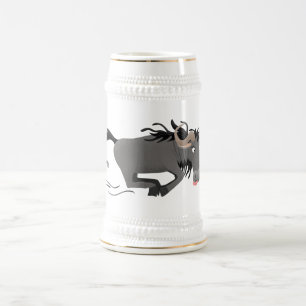 Funny wildebeam läuft Cartoon Illustration Bierglas