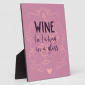 Funny Wine ist ein Schluck in einem Glas Fotoplatte (Seite)