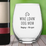 Funny Wine Loving Hunde Mama Personalisierte Namen Weinglas Ohne Stiel<br><div class="desc">Das perfekte Glas für diejenigen,  die Liebe und Wein. Einfache Mama lautet "Wine lovin' Dog". Passen Sie Ihre Monografie oder Ihren Namen an. Ändern oder löschen Sie einfach jeden Text. Macht ein tolles Geburtstag- oder Urlaubsgeschenk,  Muttertag oder Alltagsgeschenk für Ihren Lieblingswein und Hundefreund.</div>