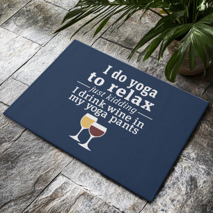 Funny Wine Quote - Ich trinke Wein in Yoga Hose Fußmatte