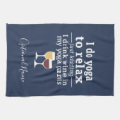 Funny Wine Quote - Ich trinke Wein in Yoga Hose Geschirrtuch (Horizontal)