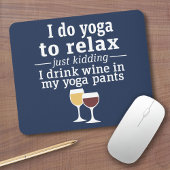 Funny Wine Quote - Ich trinke Wein in Yoga Hose Mousepad