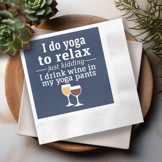 Funny Wine Quote - Ich trinke Wein in Yoga Hose Serviette