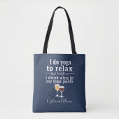 Funny Wine Quote - Ich trinke Wein in Yoga Hose Tasche (Vorderseite)