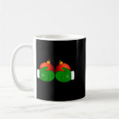 Funny Winter Women's Tee Mittens Holding Xmas Ball Kaffeetasse (Links)