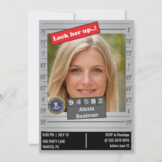Funny Womens Police Mugshot Birthday Joke Einladung (Vorderseite)