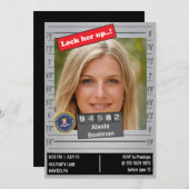 Funny Womens Police Mugshot Birthday Joke Einladung (Vorne/Hinten)