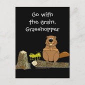 Funny Wood Turning Beaver und Grasshopper Cartoon Postkarte (Vorderseite)