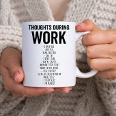 Funny Work Colleague ÜBERLEGT WÄHREND DER ARBEIT Zweifarbige Tasse