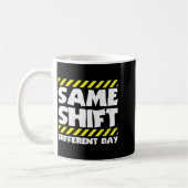 Funny Work Meme - Same Shift Different Day - Facto Kaffeetasse (Links)