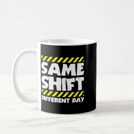 Funny Work Meme - Same Shift Different Day - Facto Kaffeetasse (Links)