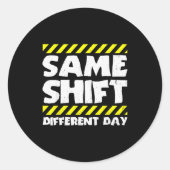Funny Work Meme - Same Shift Different Day - Facto Runder Aufkleber (Vorderseite)