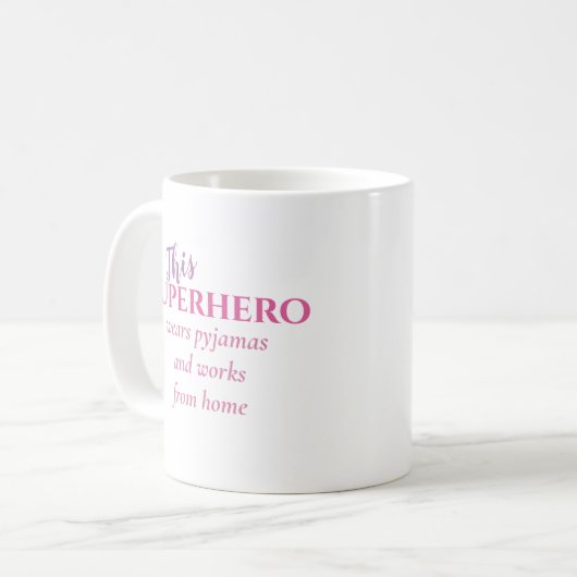 Funny Working from Zuhause Superhero trägt Pajamas Kaffeetasse (Vorderseite Links)