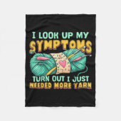 Funny Yarn Symptoms Needed More Yarn Knitting Croc Fleecedecke (Vorderseite)