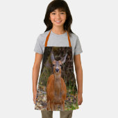 Funny Young Blacktail Deer lächelt bei Fotograf Schürze (Insitu)