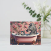 Funny Zebra in einer Badewanne Rosa Blumenbad Postkarte (Stehend Vorderseite)