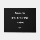 Funny Zitat "Annahme ist die Mutter aller ... Fußmatte (Vorderseite)