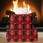 Funny Zombie Santa Custom Red Christmas Geschenkpapier<br><div class="desc">Maßgeschneidertes Urlaubspapier mit einem Zombie,  der mit einer roten Weihnachtsmannmütze auf den Toten herumläuft. Ich Liebe Zombies. Fügen Sie Ihren eigenen Text in Weiß hinzu.</div>