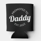 Für Daddy Est befördert. 2022 Dosenkühler (Rückseite)