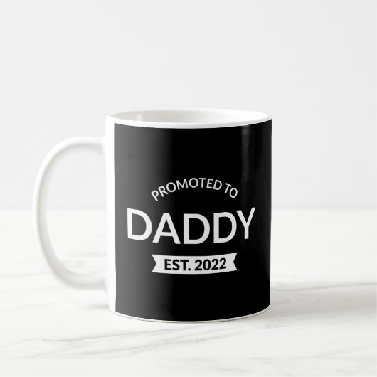 Für Daddy Est befördert. 2022 II Kaffeetasse (Links)