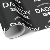 Für Daddy Est befördert. 2023 II Geschenkpapier (Rolleneckpunkt)