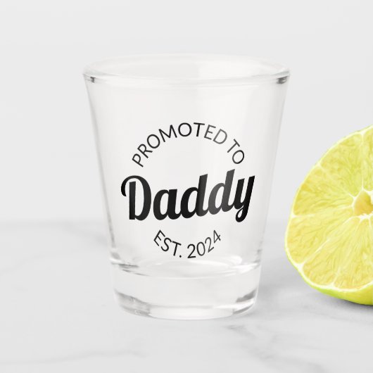 Für Daddy Est befördert. 2024 I Schnapsglas (Vorderseite)