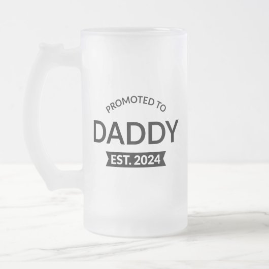 Für Daddy Est befördert. 2024 Mattglas Bierglas (Links)