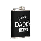 Für Daddy Est befördert. 2025 Flachmann (Rechts)