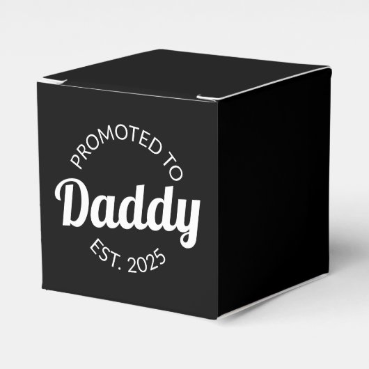 Für Daddy Est befördert. 2025 Geschenkschachtel (Vorderseite)